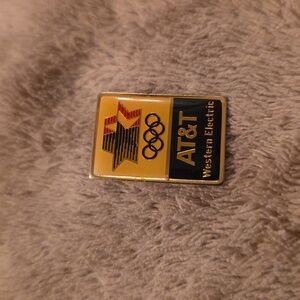 💥FALL SALE💥VINTAGE Sports Illustrated Olympic Pin